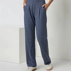 NWT Vuori Lux At Ease Straight Women’s Azure Heather Blue Pants size Large